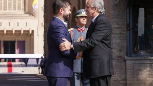 Ambos presidentes recordaron los 205 años del Abrazo de Maipú.
