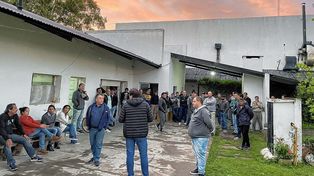 Tras haberse declarado la quiebra, los cooperativistas se unieron para mantener vivo el frigorífico.