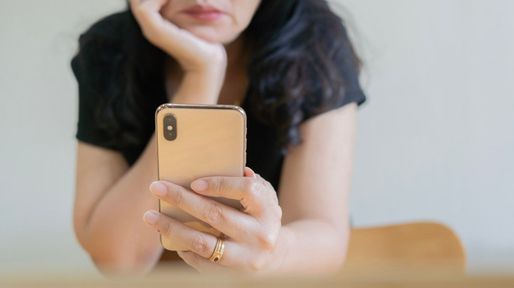 Una violencia que no se ve, pero que aumenta y deja marcas en cada clic