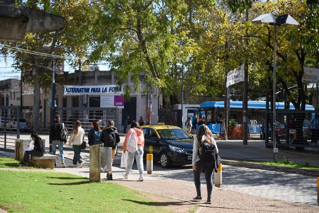 Después de las 21 la frecuencia de los colectivos es muy espaciada y se suceden los robos a los estudiantes.