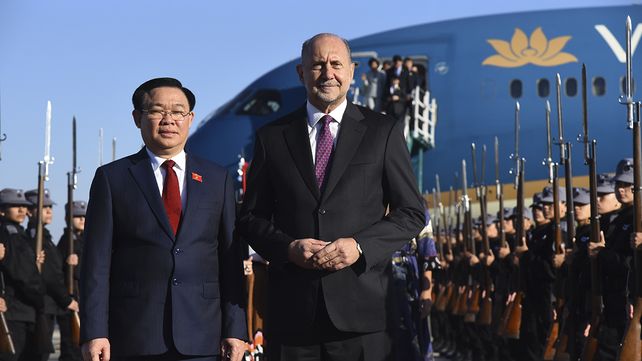 Con el objetivo de profundizar el vínculo comercial, Perotti recibió al presidente de la Asamblea Nacional de Vietnam