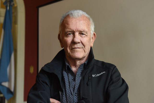 El Indio (80 años). Era el entrenador de Renato Cesarini que jugó en los Nacionales de 1982 y 1983.