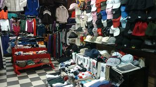 Subieron las ventas navideñas, pero los comerciantes se quejan de la ilegalidad