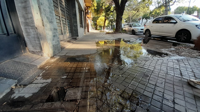 Vecinos de barrio Parque, jaqueados por robos de medidores de agua y picaportes