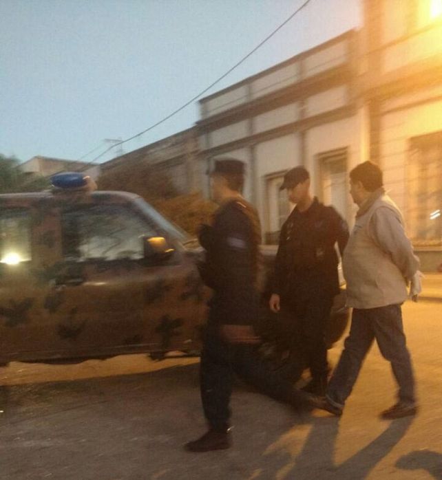 Escobar al momento de ser trasladado a la cárcel.