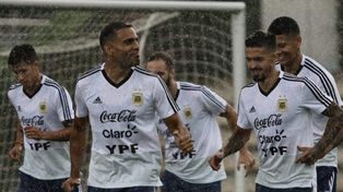 Bajo la lluvia, Argentina siguió su preparación en Barcelona
