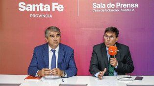 El ministro de Gobierno, Fabian Bastia, junto al ministro de Educación, José Goity.