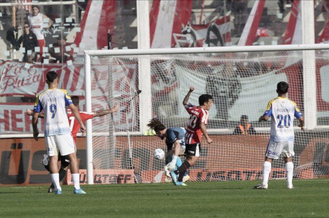 Central dio un paso en falso frente a Estudiantes por Copa Argentina y fue goleador.