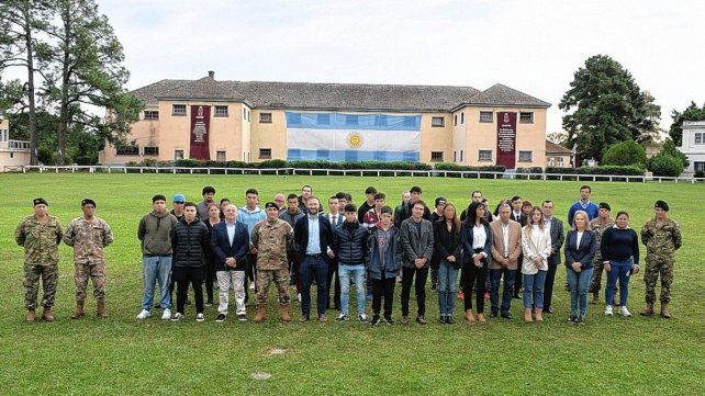 Los alumnos se capacitarán en distintos oficios que son enseñados por integrantes del Ejército.