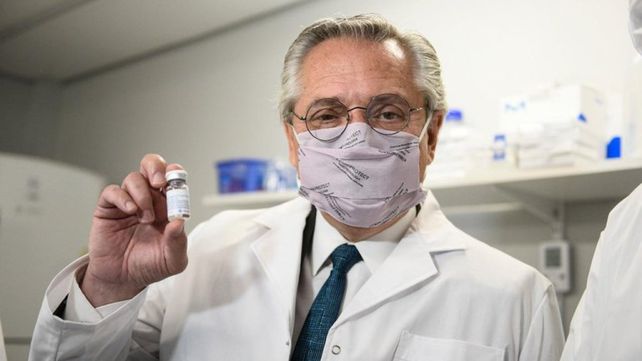 Fernández recorrió este lunes la planta de Inmunova