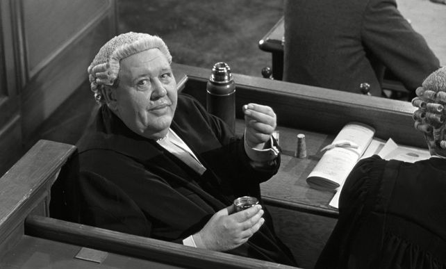El gran actor británico Charles Laughton en Testigo de cargo (1957)