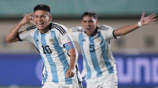 Echeverri, la última joya del fútbol argentino.