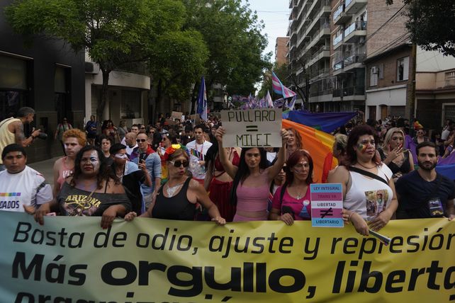 Repudio al discurso de Milei en Davos: Rosario se suma a la marcha antifascista y antirracista