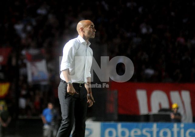 Paolo Montero se reunió con los directivos sabaleros y ahora debe presentar su renuncia por escrito al Órgano Fiduciario.