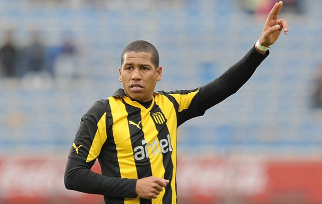 El volante uruguayo Nicolás Freitas viene de jugar la última temporada en Peñarol. Russo necesitaba otro volante de contención.