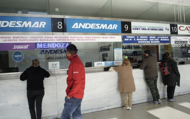Pese a que desde Salud piden restringir los viajes, crece la venta de pasajes en la Terminal