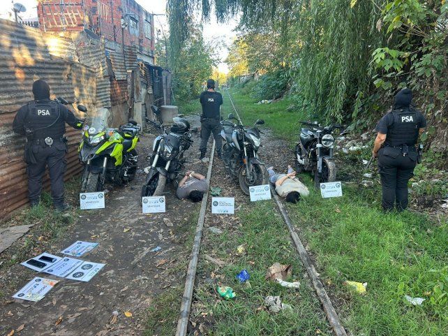 Golpe al narcomenudeo en Rosario: varios detenidos y droga y armas incautadas