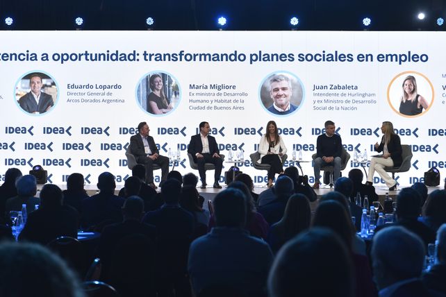 Los planes sociales y el empleo formaron parte del debate empresario.