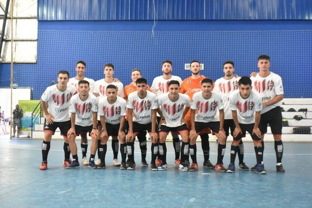 El plantel leproso que ascendió el domingo pasado ante Argentinos Juniors.