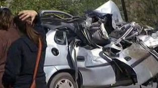 Cinco jóvenes murieron tras un choque frontal en la localidad de Benavídez