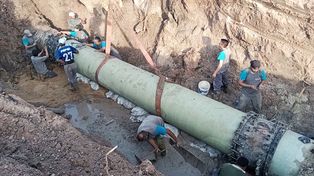 Se repara caño maestro de impulsión de agua potable en avenida Don Bosco