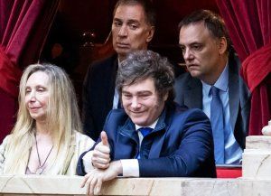 Manuel Adorni va al Congreso con respaldo de Milei