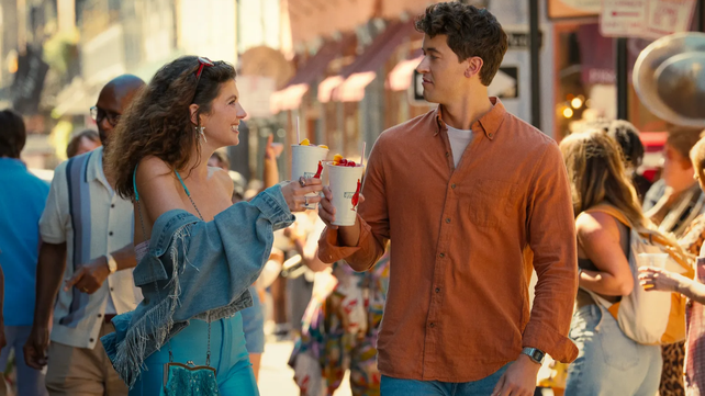 La nueva comedia romántica que la rompe en Netflix sigue a Poppy y Alex