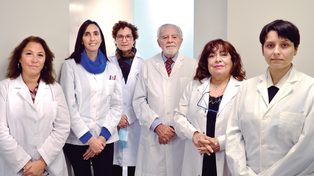 El equipo de investigadores con José Mordoh en el centro.&nbsp;