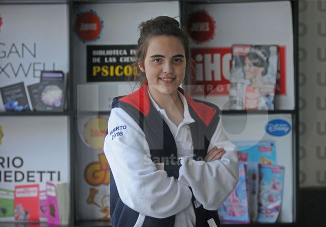 La santafesina Rosario María Hernández (17) se convirtió en la escritora más joven de la edición 42ª de la Feria del Libro en Buenos Aires . Foto: Manuel Testi / UNO Santa Fe