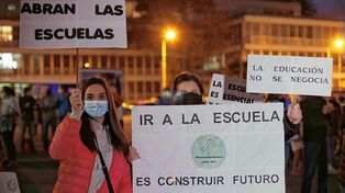 Vuelta a clases: reducirán burbujas y completarán jornada horaria