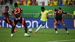 Vinicius se vistió de héroe y Brasil logró un agónico triunfo ante Colombia