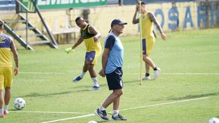 Miguel Angel Russo entiende que el choque entre Central y Mineiro es crucial, y se toma su tiempo para definir el equipo.