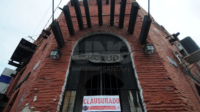 Clausurado. La whiskería de 25 de mayo y Lisandro de la Torre donde funcionaba El Stud.