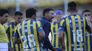 El Kily les reprocha a sus jugadores por el mal partido.