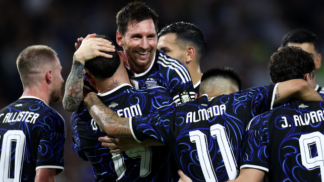 La selección argentina volverá a usar la camiseta alternativa estrenada en el amistoso ante Zambia en marzo