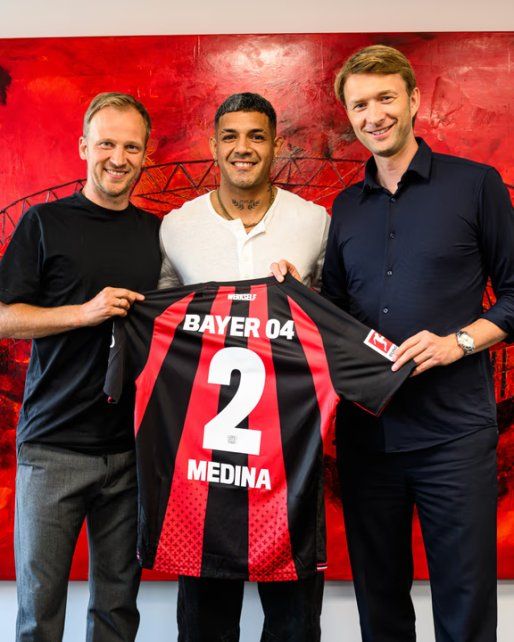 Facundo Medina fue presentado como nuevo refuerzo del Bayer Leverkusen