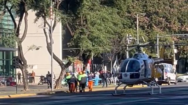 El operario accidentado llega al HECA.