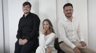 Macarena Perelló, en el centro, junto a Pablo Aracne y Maximiliano Juaristi, a cargo del local de Rosario.