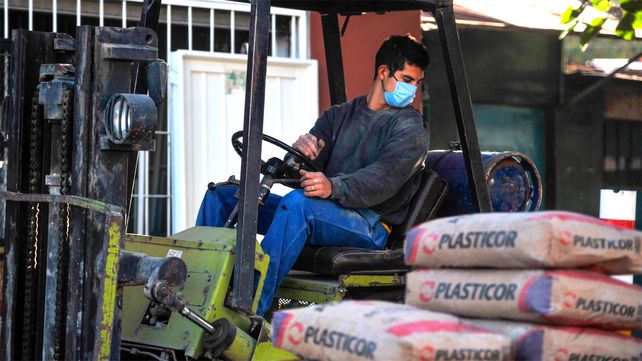 Perotti afirmó que se está conversando la flexibilización de algunas actividades económicas