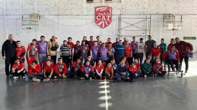 Los gurises de la Escuela de Amigos del club Talleres.