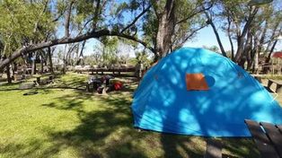 El predio del eco camping en la reserva natural Los Benitos, en el Paraná Viejo, un lugar de ensueño a 15 minutos de Rosario, junto al río.