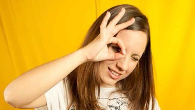 Visitantes. Los comediantes Agustina Aguilar (Bs. As.) y Camilo Orlando (Rosario).