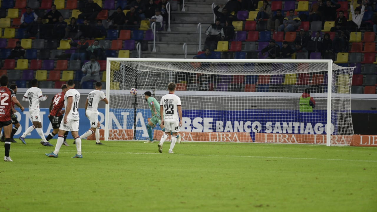 Newells Hizo Figura Al Arquero Matías Mansilla Pero Perdió 2 A 0 Ante Central Córdoba 9843