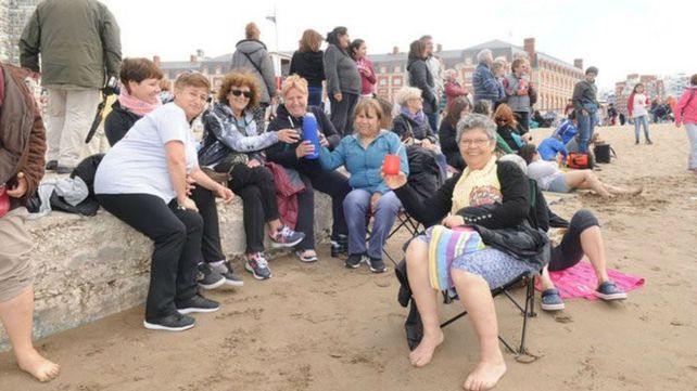 Postales de la mateada en la Bristol en repudio a la cheta de Nordelta