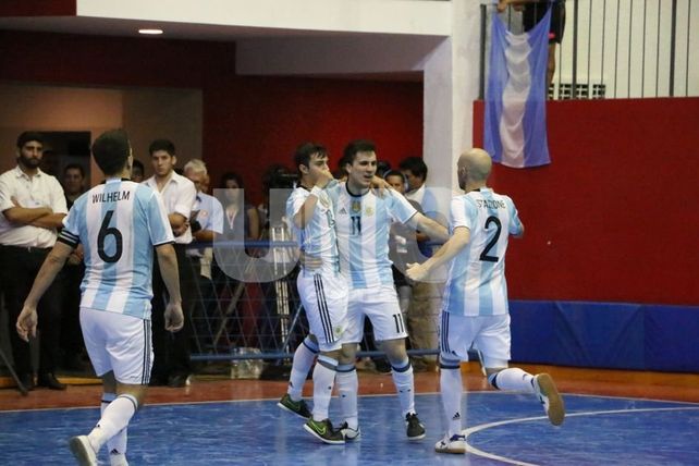 Invictos. Argentina y Brasil llegan entonando al partido de este sábado.