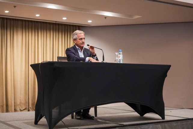 Andrés Ibarra habló en conferencia.