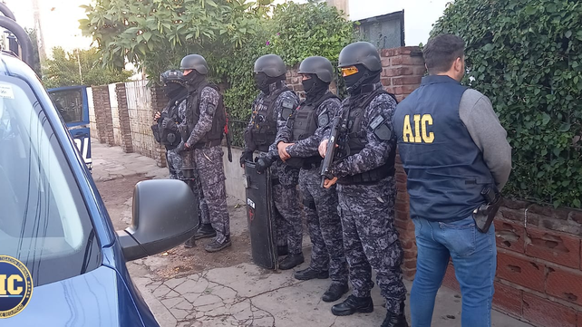 La policía en uno de los allanamientos realizados por el crimen de Máximo Jerez.&nbsp;