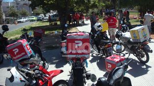 Repartidores de Pedidos Ya se movilizaron en Santa Fe para exigir un piso tarifario: Nos pagan 880 pesos y nos parece una miseria