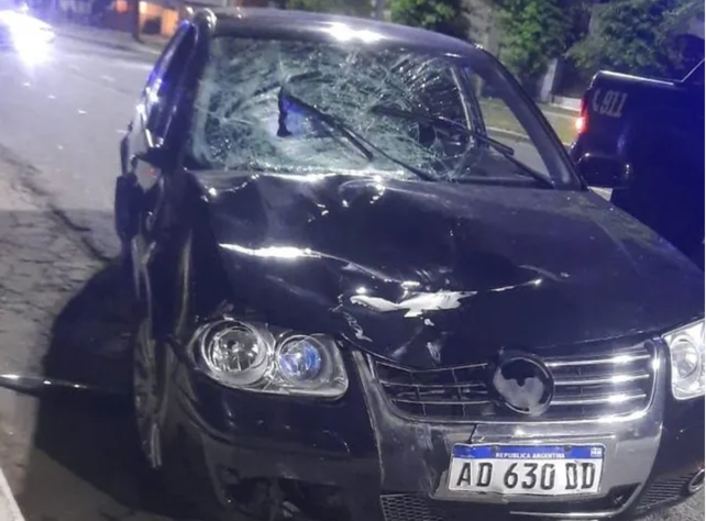 El auto Volskwagen Bora involucrado en la tragedia vial ocurrida el domingo a la noche en Santa Fe.