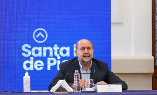 El gobernador Omar Perotti pedió redoblar esfuerzos para frenar el avance del coronavirus.